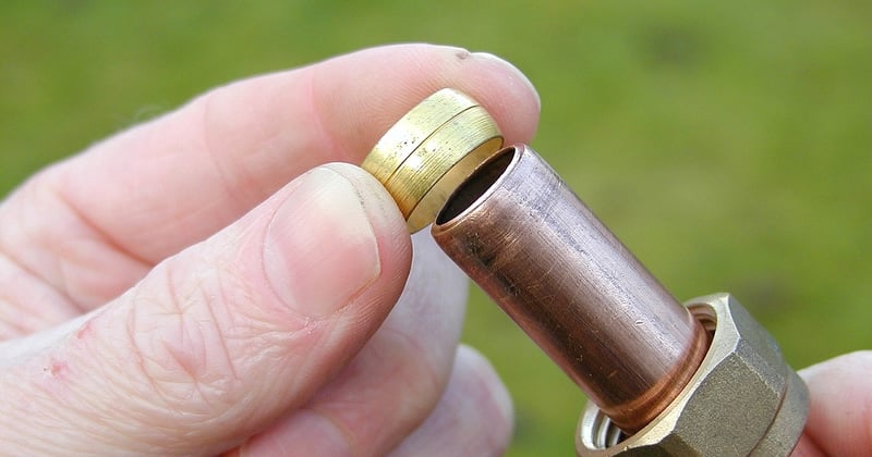 Raccord à compression ou à souder : quelle différence en plomberie ?